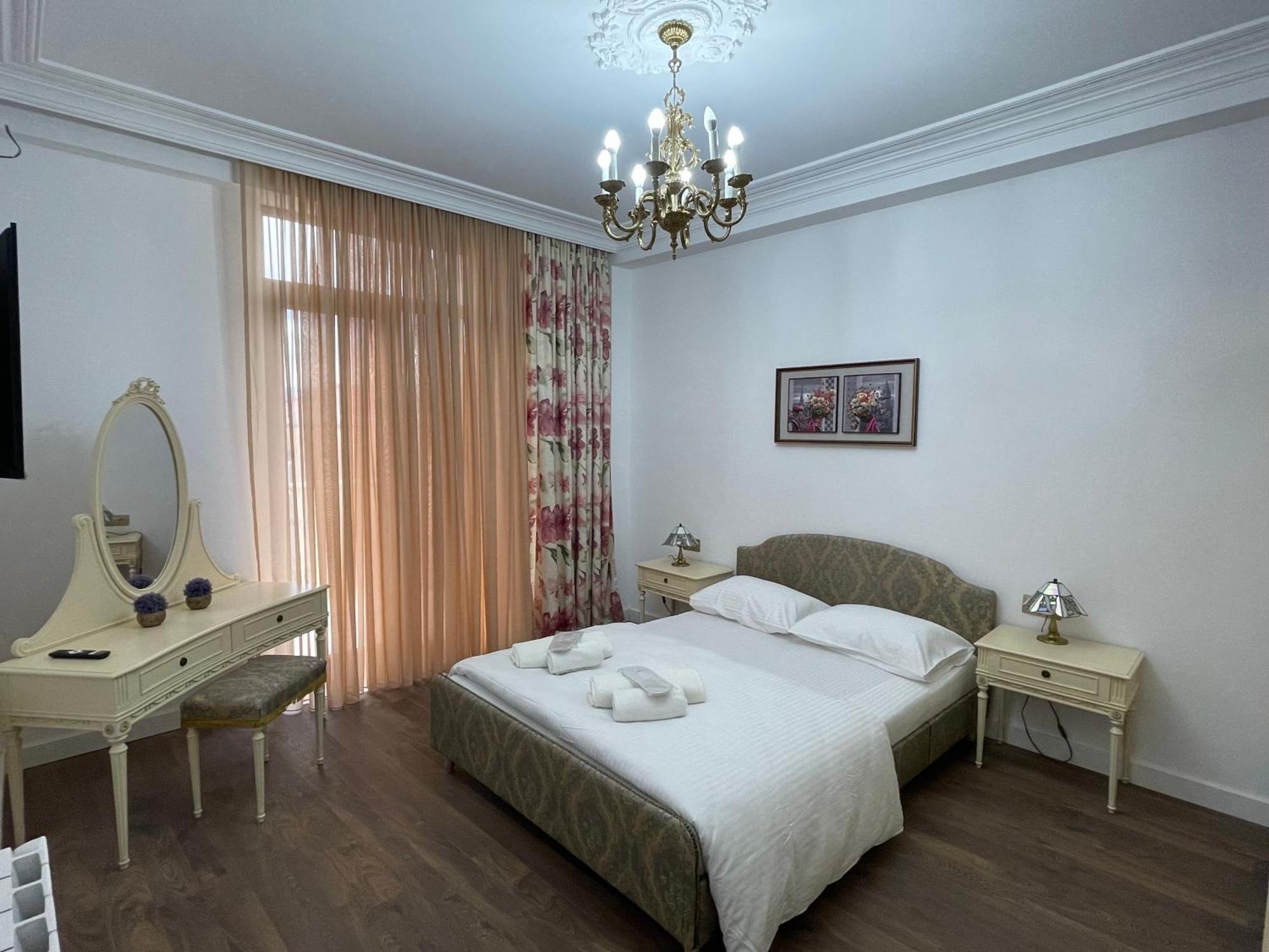 Picasso Apartment Kutaisi Ngoại thất bức ảnh