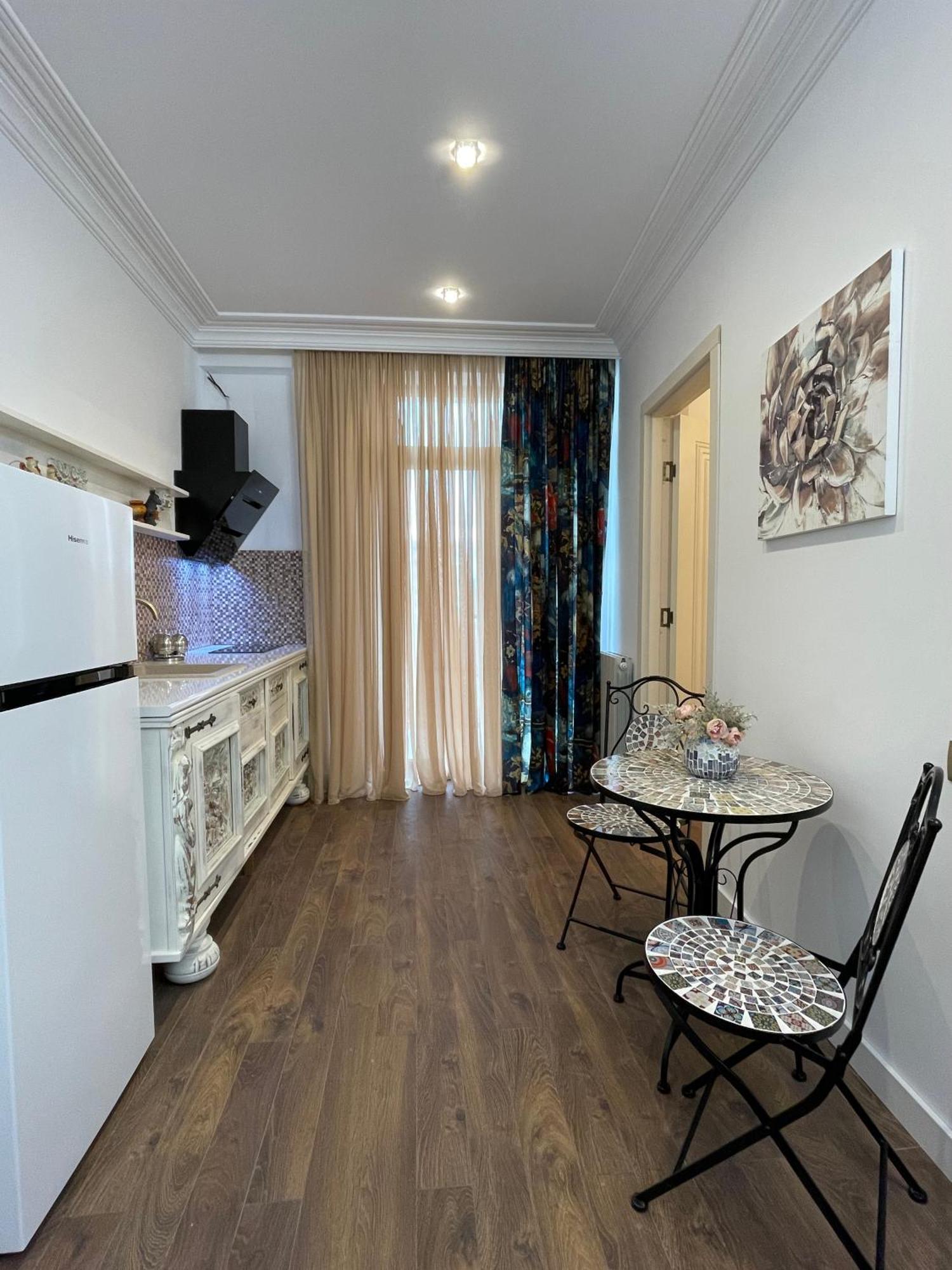 Picasso Apartment Kutaisi Ngoại thất bức ảnh