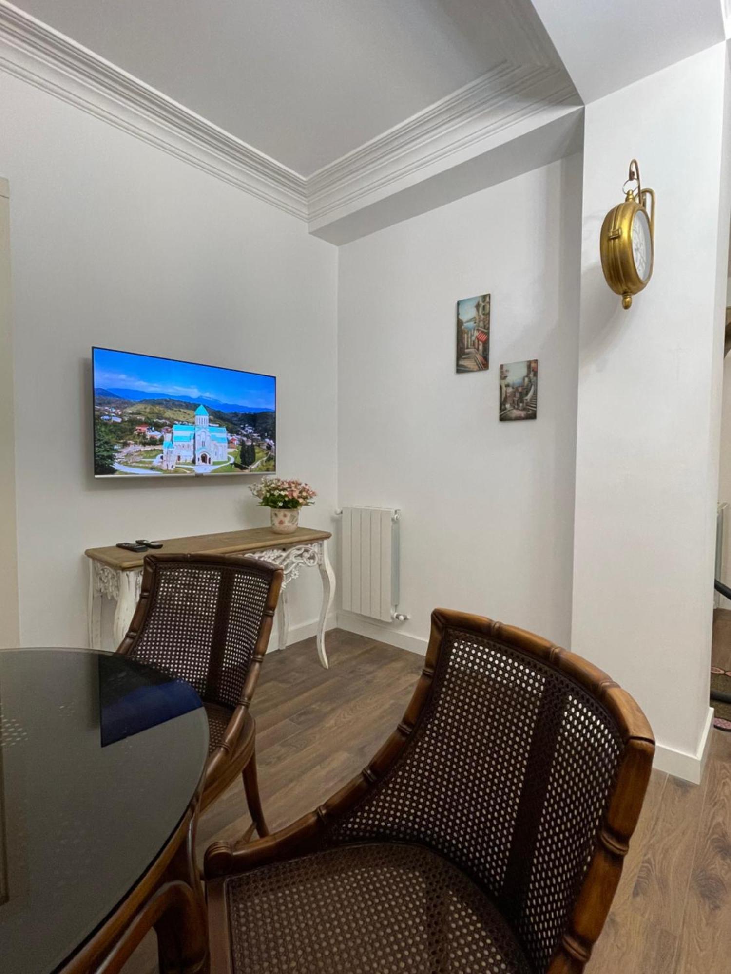 Picasso Apartment Kutaisi Ngoại thất bức ảnh