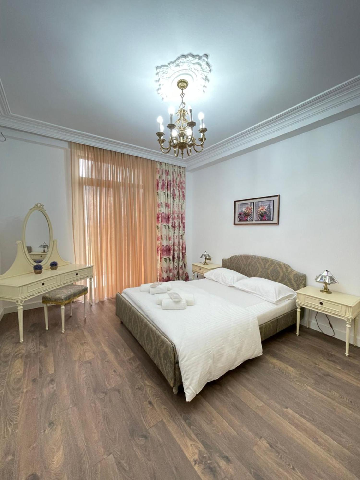 Picasso Apartment Kutaisi Ngoại thất bức ảnh
