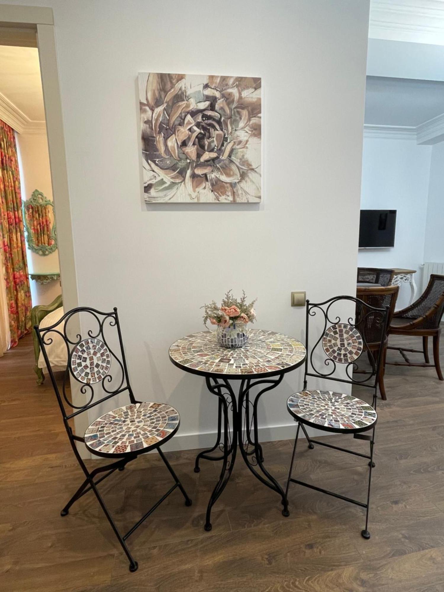 Picasso Apartment Kutaisi Ngoại thất bức ảnh